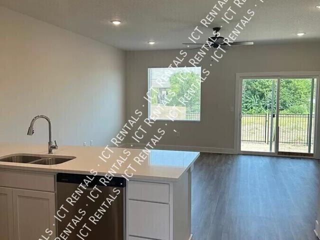 4 BR, 3 BA Apartment 1120 N Broadview Ln, Andover, KS 67002