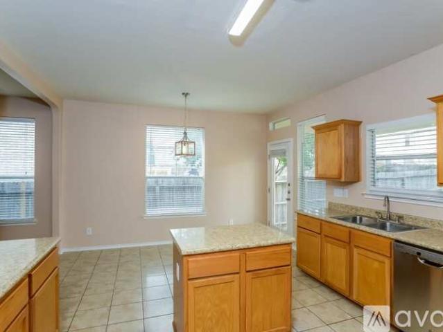4 BR, 3 BA Apartment 1186 Vickers Street Southeast, Atlanta, GA 30316
