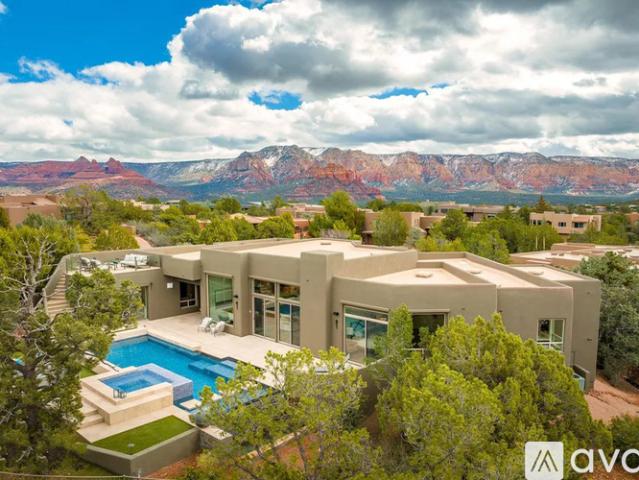 4 BR, 3 BA Apartment 120 Cll Irena, Sedona, AZ 86336