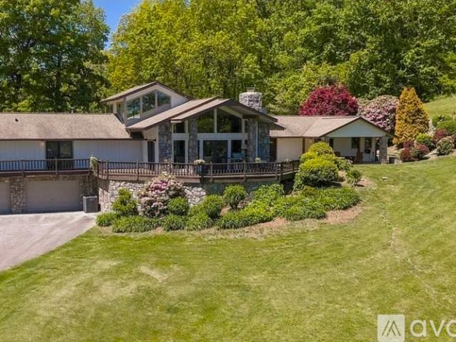 4 BR, 3 BA Apartment 1281 North Robinson Creek Road, Glenville, NC 28736