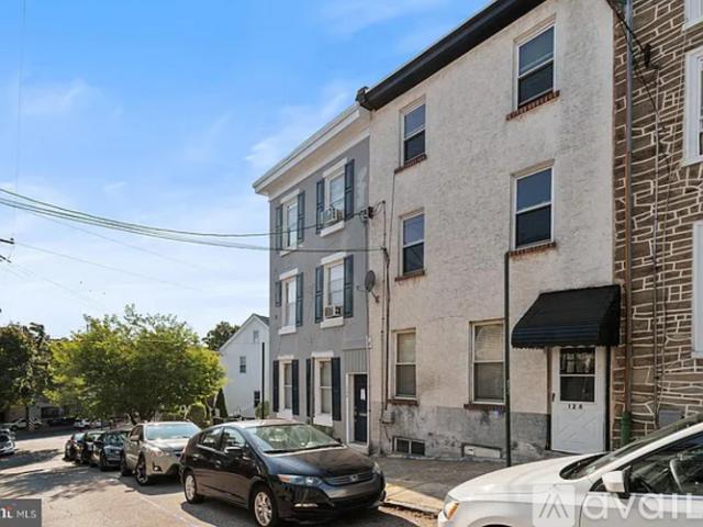 4 BR, 3 BA Apartment 128 Gay Street, Philadelphia, PA 19127