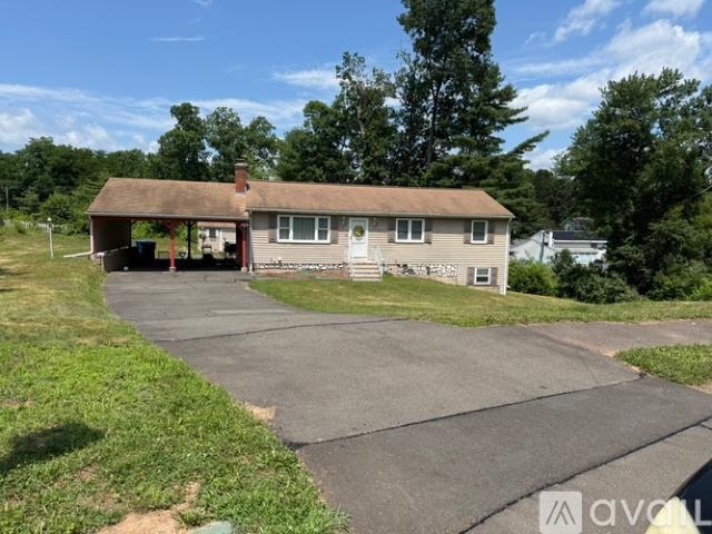 4 BR, 3 BA Apartment 12 Half Acre Drive, Farmington, CT 06032
