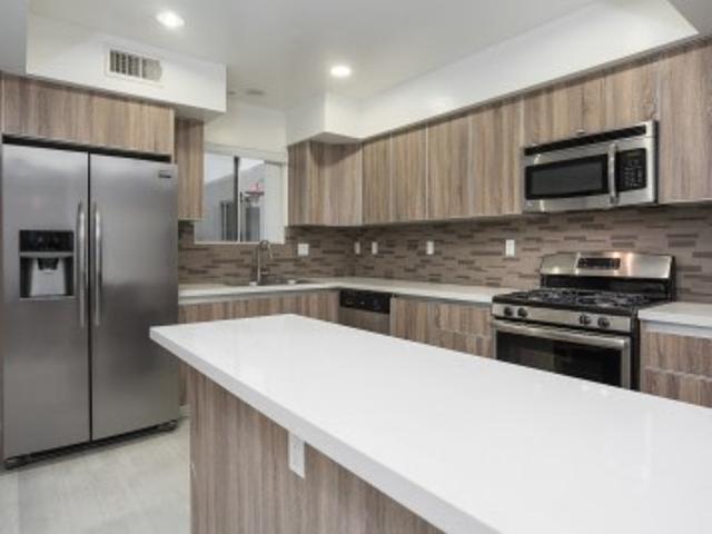 4 BR, 3 BA Apartment 1301 Brockton Avenue Unit 109, Los Angeles, CA 90025
