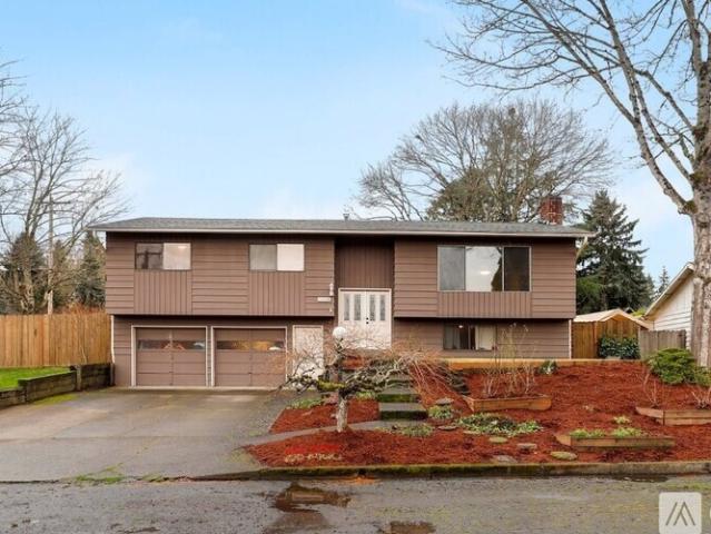 4 BR, 3 BA Apartment 13110 Southwest Ash Drive, Tigard, OR 97223