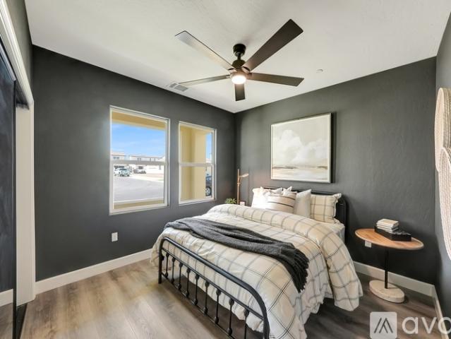 4 BR, 3 BA Apartment 131 N Un St, Hanford, CA 93230