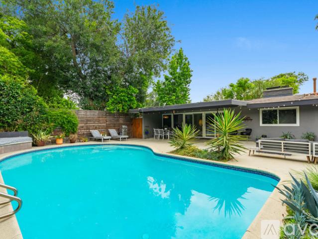 4 BR, 3 BA Apartment 13557 Kittridge St, Los Angeles, CA 91401
