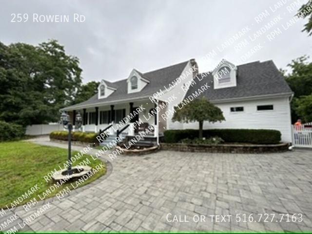 4 BR, 3 BA Apartment 259 Frowein Rd, Center Moriches, NY 11934
