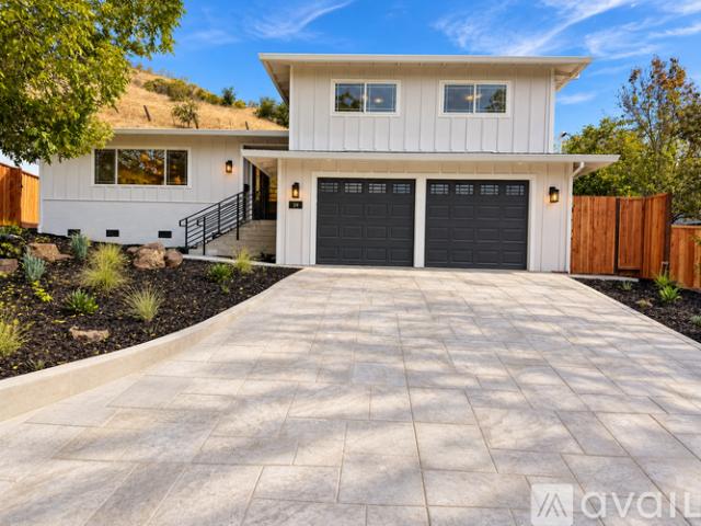 4 BR, 3 BA Apartment 29 Sunnyhill Road, Novato, CA 94945