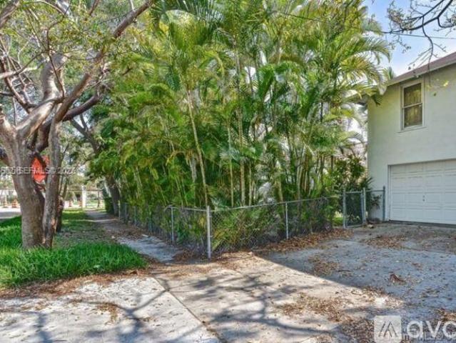 4 BR, 3 BA Apartment 2000 S Miami Ave, Miami, FL 33129