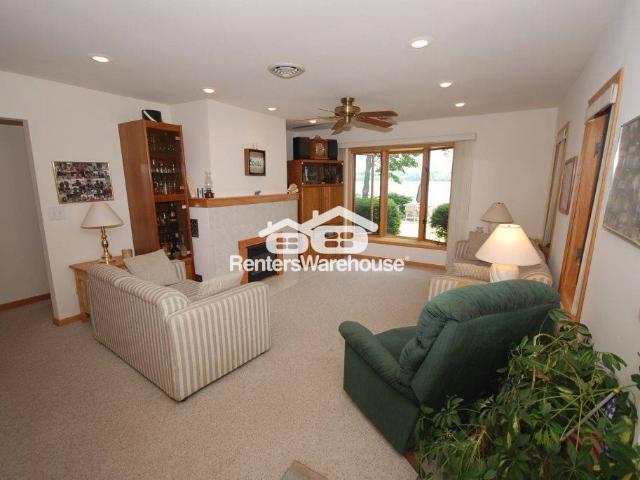 4 BR, 3 BA Apartment 2310 N Lake Dr, Oconomowoc, WI 53066