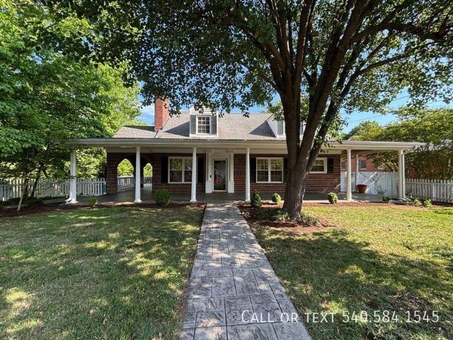 4 BR, 3 BA Apartment 3479 Overbrook Drive, Roanoke, VA 24018