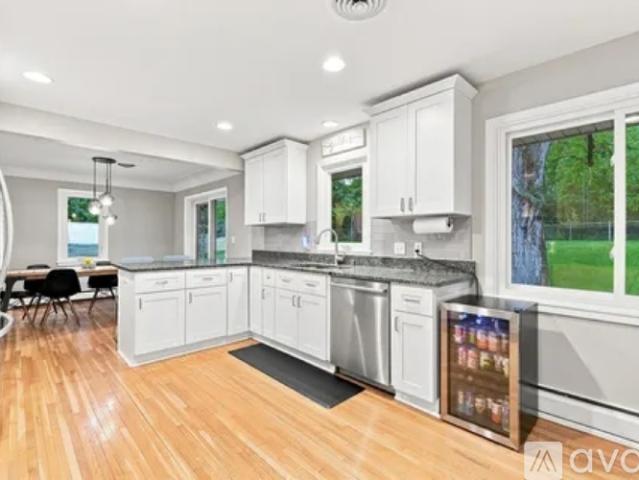 4 BR, 3 BA Apartment 3600 Sunrise Drive East, Minnetonka, MN 55345