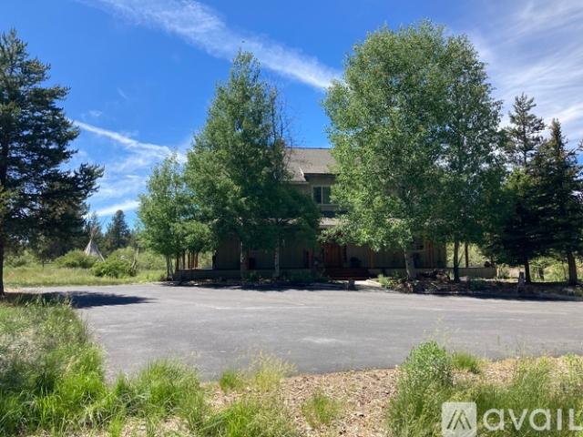 4 BR, 3 BA Apartment 55219 Huntington Road, Bend, OR 97707