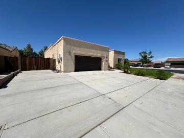 4 BR, 3 BA Apartment 5688 E 39TH PL, YUMA, AZ 85365