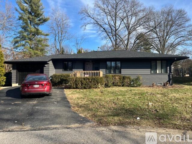 4 BR, 3 BA Apartment 501 S Arbutus Dr, Bloomington, IN 47401