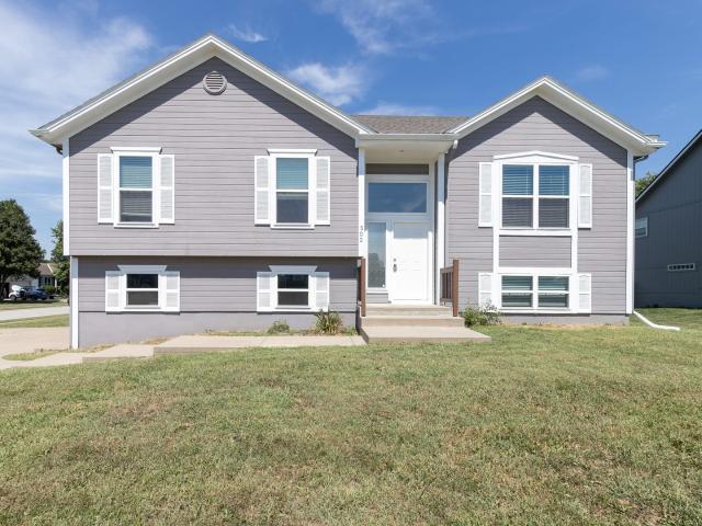 4 BR, 3 BA Apartment 502 Sunny Ln. Raymore, MO. 64083, Raymore, MO 64083