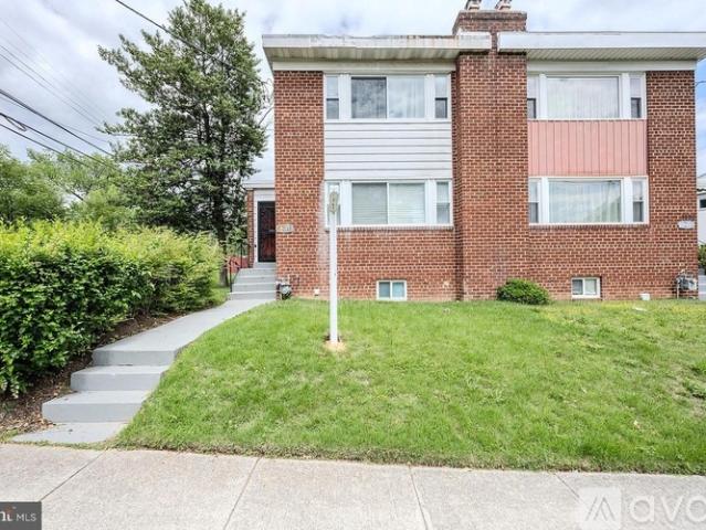 4 BR, 3.5 BA Apartment 5131 Chillum Pl NE Both, Washington, DC 20011