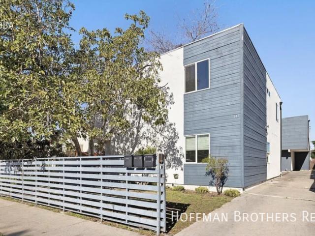 4 BR, 3 BA Apartment 647 W 97th St, Los Angeles, CA 90044