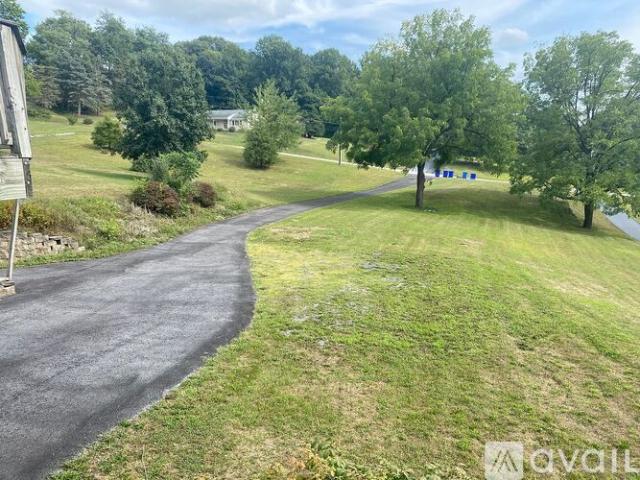 4 BR, 3 BA Apartment 649 School House Ln, Lewisberry, PA 17339