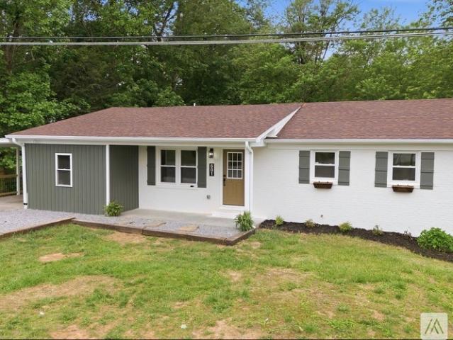 4 BR, 3 BA Apartment 601 Gillespie Street, Dobson, NC 27017
