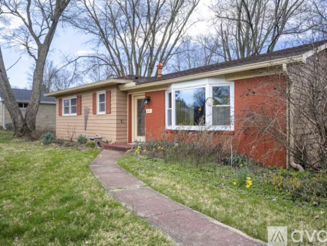 4 BR, 3 BA Apartment 615 North Staats Drive, Bloomington, IN 47408