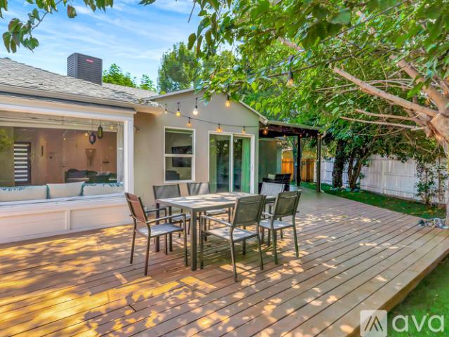 4 BR, 3 BA Apartment 7713 Oakdale Ave, Los Angeles, CA 91306