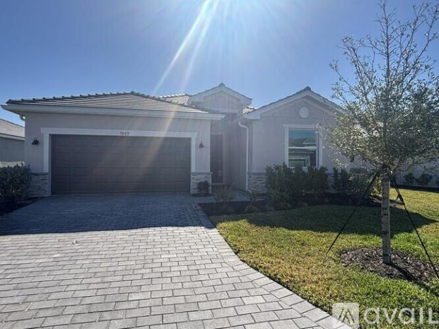 4 BR, 3 BA Apartment 7869 Lakes Edge Ln, Port Charlotte, FL 33981