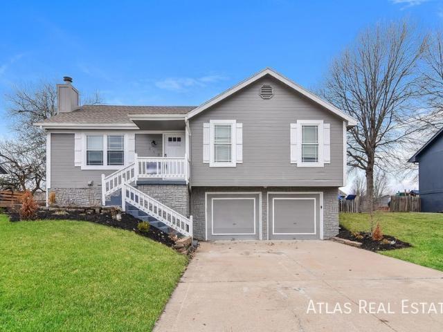 4 BR, 3 BA Apartment 710 S Park Drive, Raymore, MO 64083