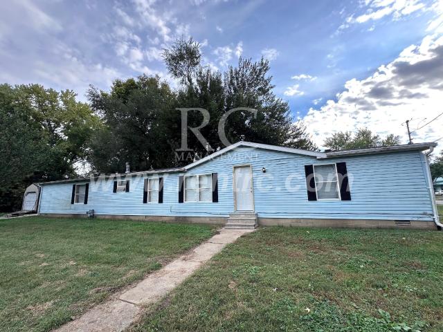4 BR, 3 BA Apartment 721 Wayne, Danville, IL 61832