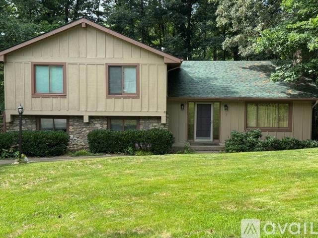 4 BR, 3 BA Apartment 7 Gardenwood Lane, Asheville, NC 28803