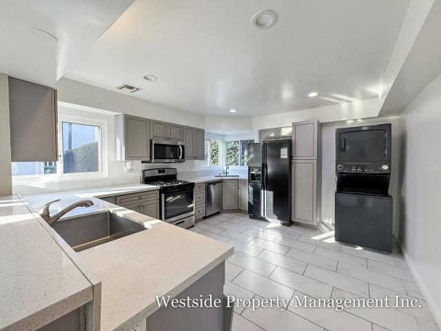 4 BR, 3 BA Apartment 8100 W. 83rd St Playa Del Rey, CA 90293