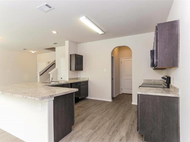 4 BR, 3 BA Apartment 8317 Camellia Tree Court, Fort Worth, TX 76123