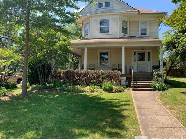 4 BR, 3 BA Apartment 900 N Daniel St, Arlington, VA 22201