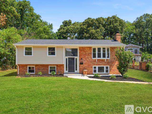 4 BR, 3 BA Apartment 9220 Brian Drive, Vienna, VA 22180