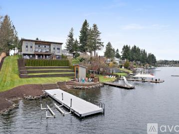 4 BR, 4.5 BA Apartment 13720 SE 266th St, Kent, WA 98042