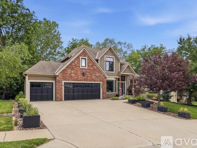 4 BR, 4.5 BA Apartment 14345 Northwest 65 Place, Parkville, MO 64152