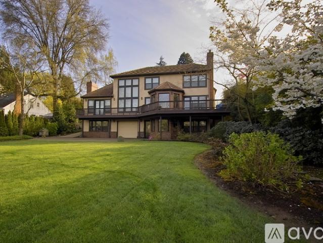 4 BR, 4.5 BA Apartment 1645 SE Oak Shore Ln, Portland, OR 97267