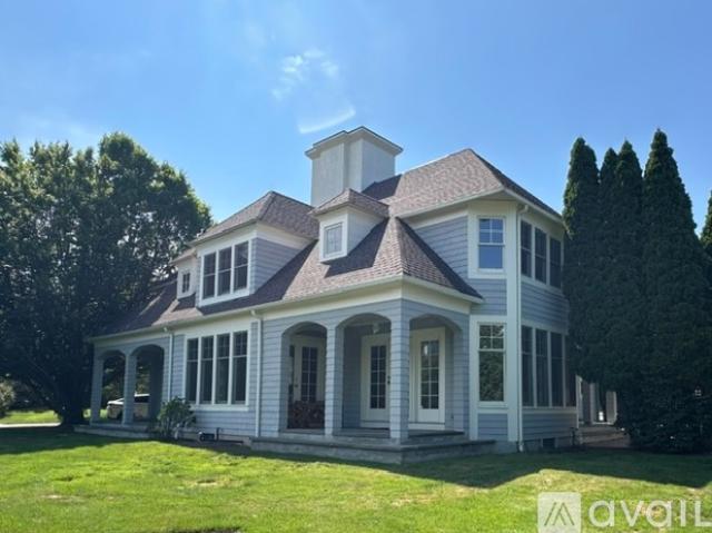 4 BR, 4.5 BA Apartment 6 Sherwood Farms Lane, Westport, CT 06880
