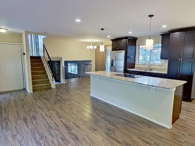 4 Br, 4 bath, Single Family 551 S Field Ct