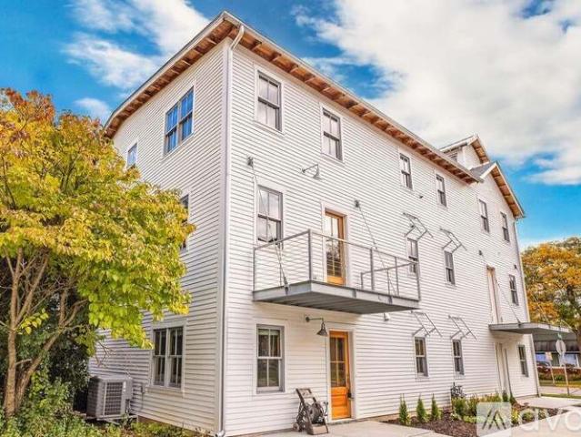 4 BR, 4 BA Apartment N 52 W 6298 Mill St, Unit 6298, Cedarburg, WI 53012