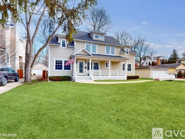 4 BR, 4 BA Apartment 187 Forest St, Winnetka, IL 60093