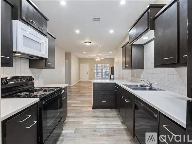 4 BR, 4 BA Apartment 1907 South 17th Street, Unit A, Waco, TX 76706