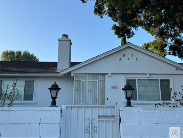 4 BR, 4 BA Apartment 19540 Victory Boulevard, Los Angeles, CA 91335