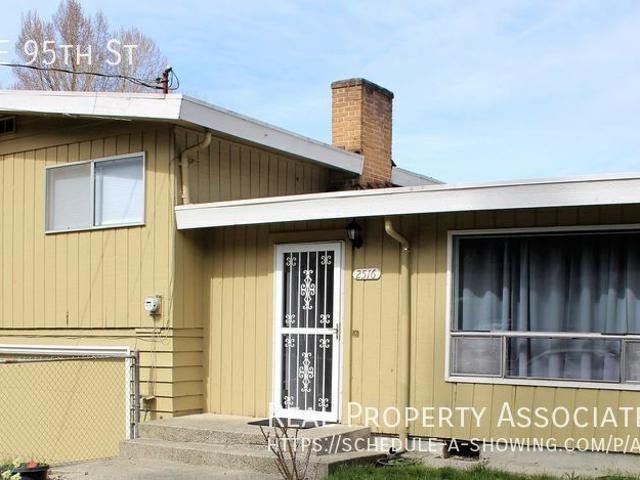 4 BR, 4 BA Apartment 2516 NE 95th St, Seattle, WA 98115