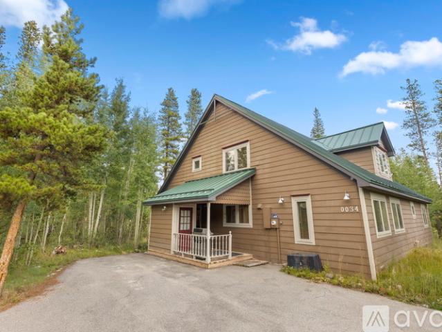 4 BR, 4 BA Apartment 34 Lone Hand Way, Breckenridge, CO 80424