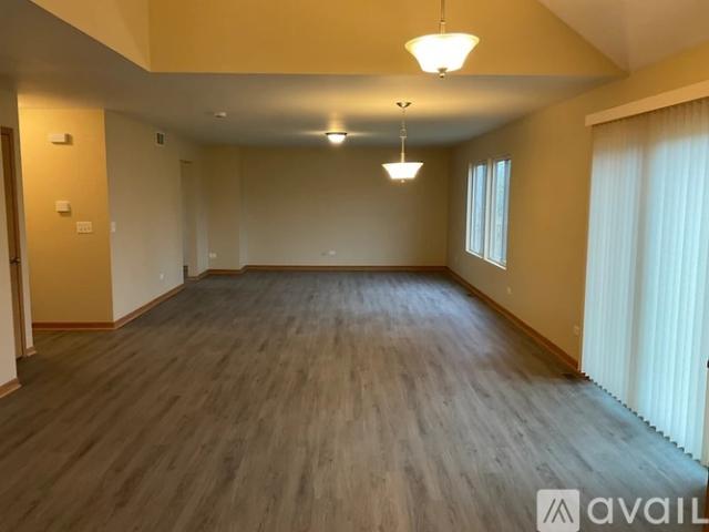 4 BR, 4 BA Apartment 42 Founders Pointe North, Bloomingdale, IL 60108