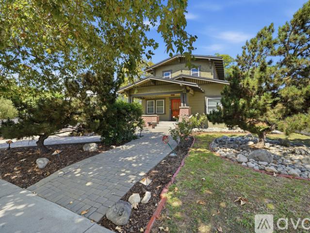 4 BR, 4 BA Apartment 613 N Lucerne Blvd, Los Angeles, CA 90004