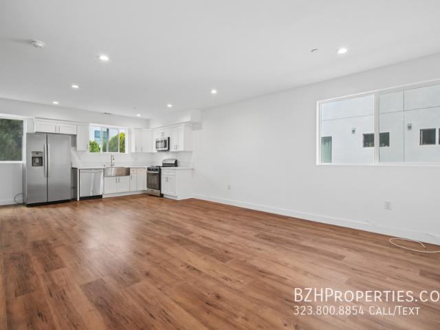 4 BR, 4 BA Apartment 6334 1/2 Beck Ave, North Hollywood, CA 91606