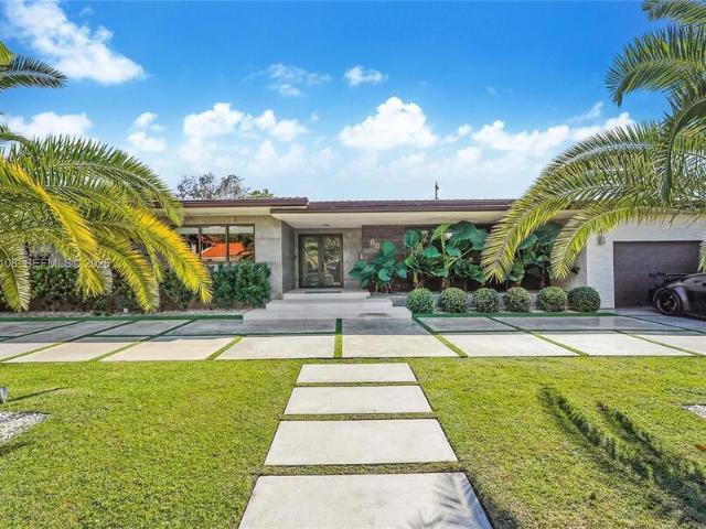 4 BR, 5 BA Apartment 60 Shore Dr W, MIAMI, FL 33133