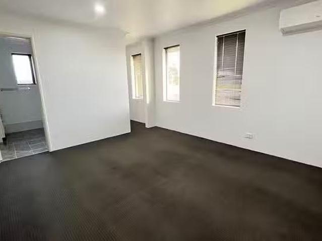 4 Caldervale Avenue, Ellenbrook, WA 6069